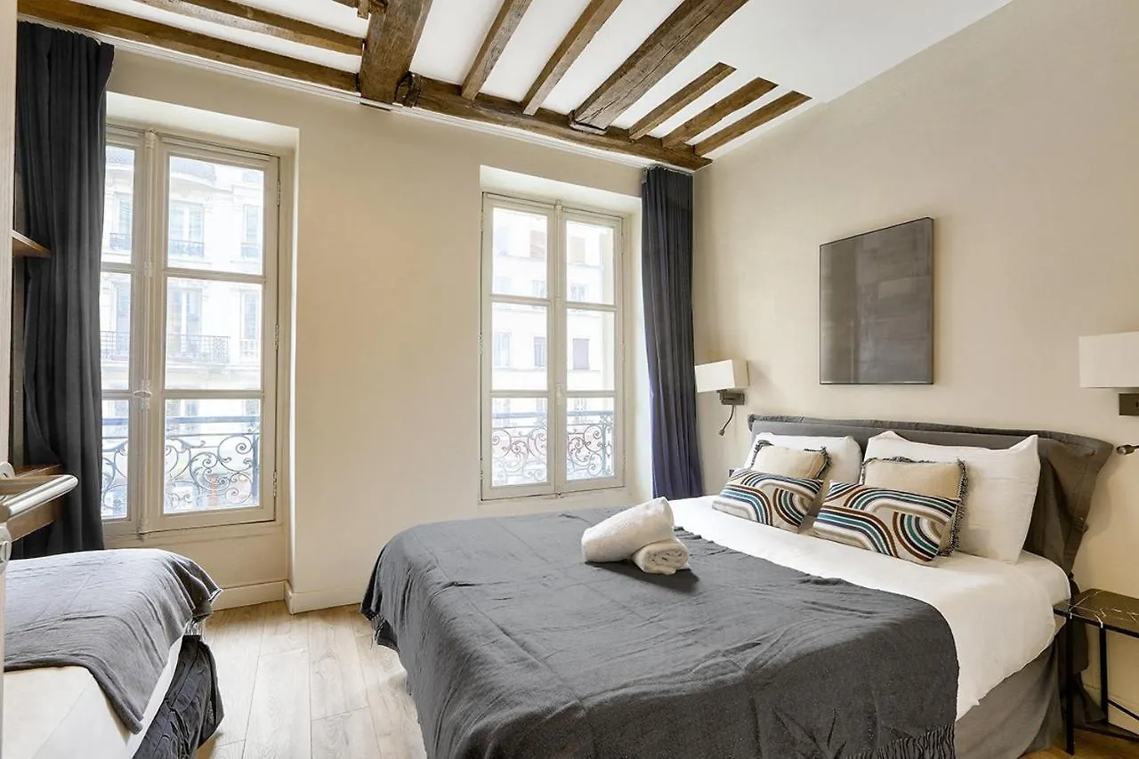 Urban Flat 73 - Luxury Parisian Flat Near Les Halles Rivoli 0*, פריז צרפת