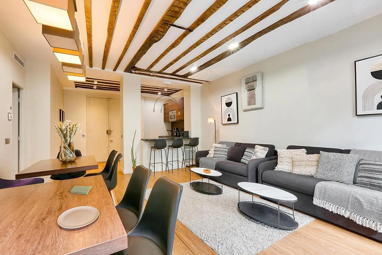דירה Urban Flat 73 - Luxury Parisian Flat Near Les Halles Rivoli צרפת