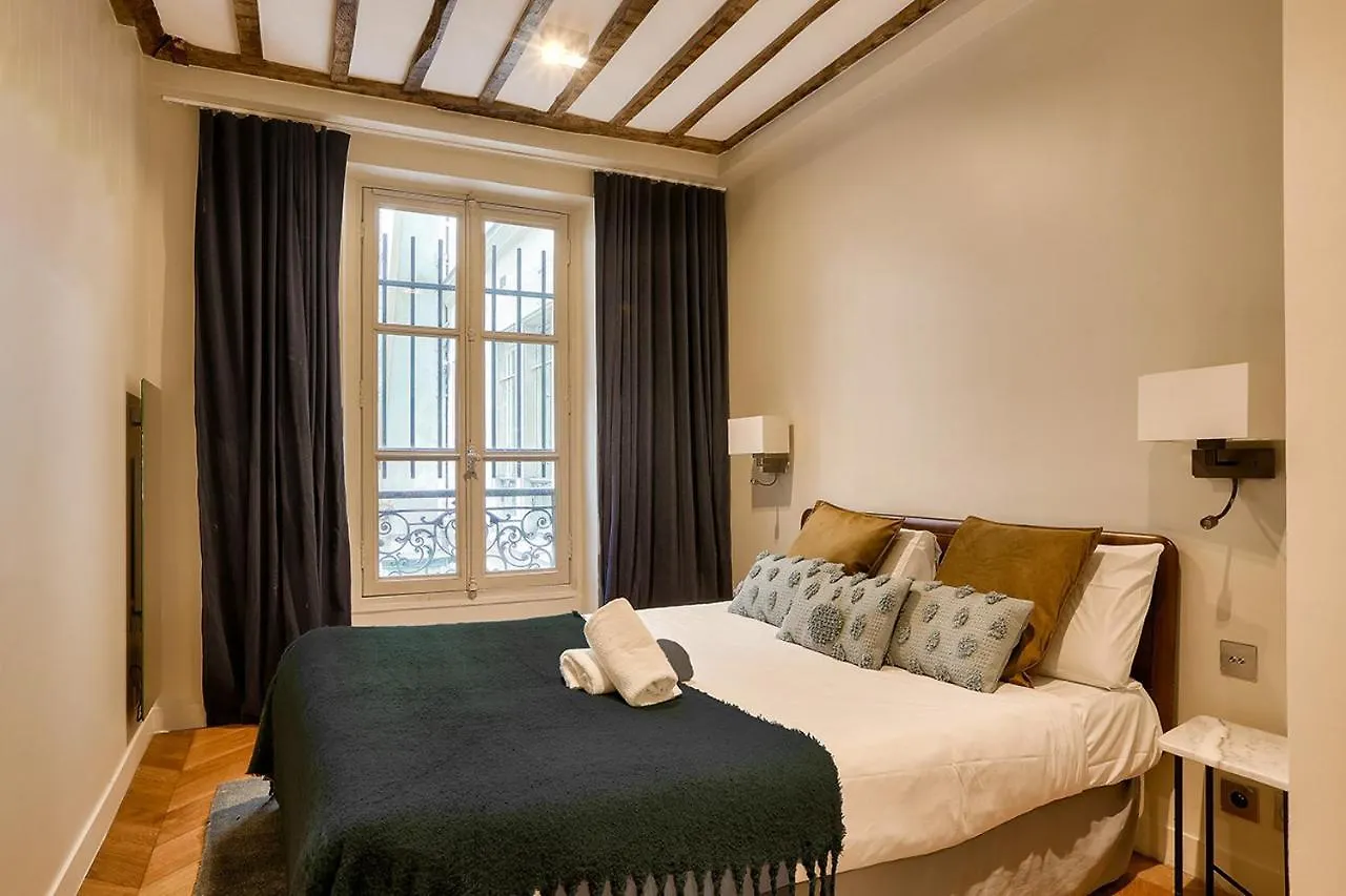 Urban Flat 73 - Luxury Parisian Flat Near Les Halles Rivoli 0*, פריז